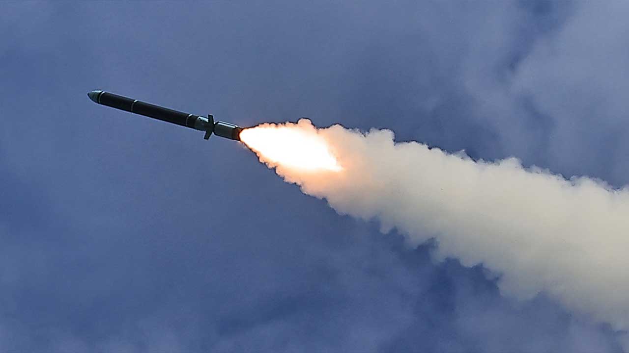 합참 "북한, 동해상으로 미상의 탄도미사일 발사"