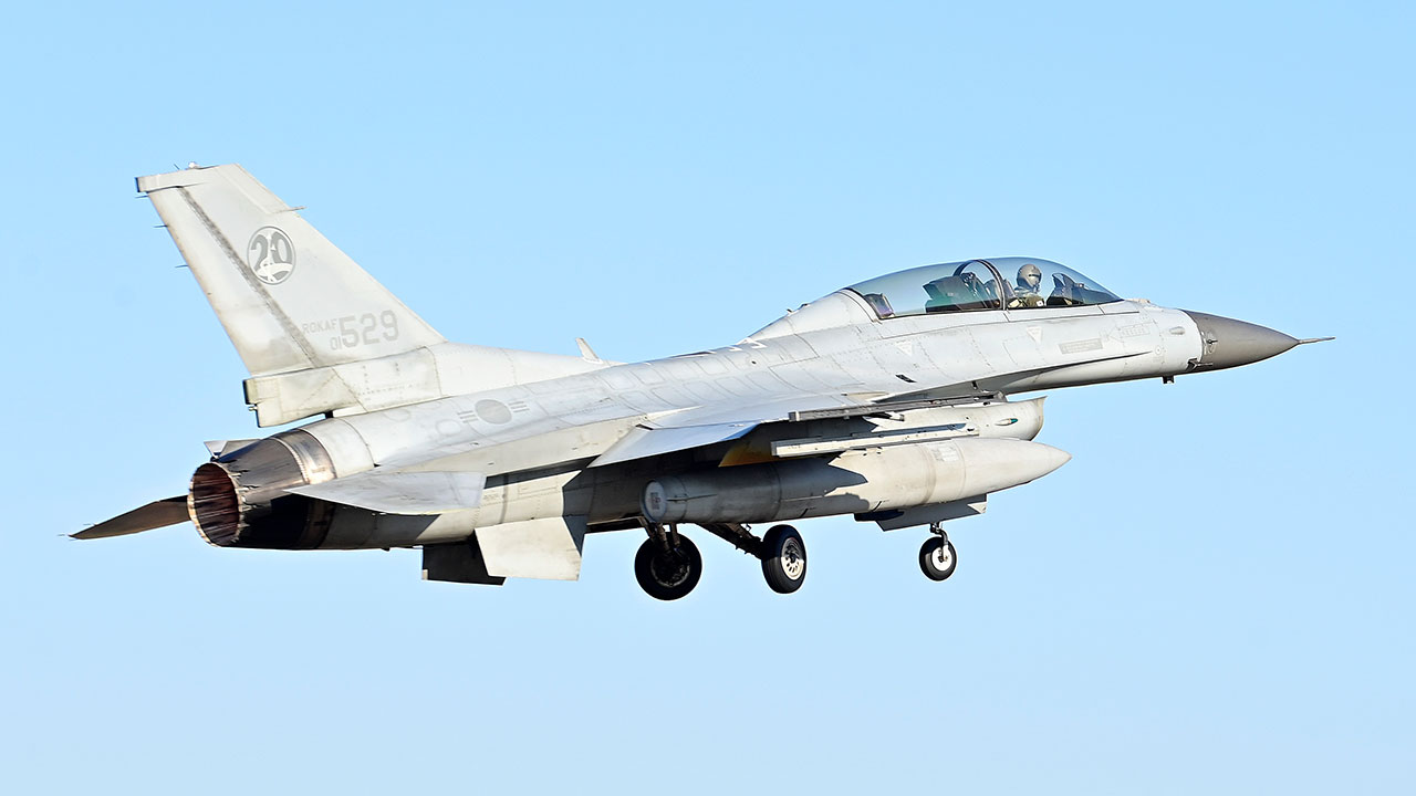 KF-16, 미국 알래스카서 훈련 도중 사고‥조종사 2명 긴급탈출