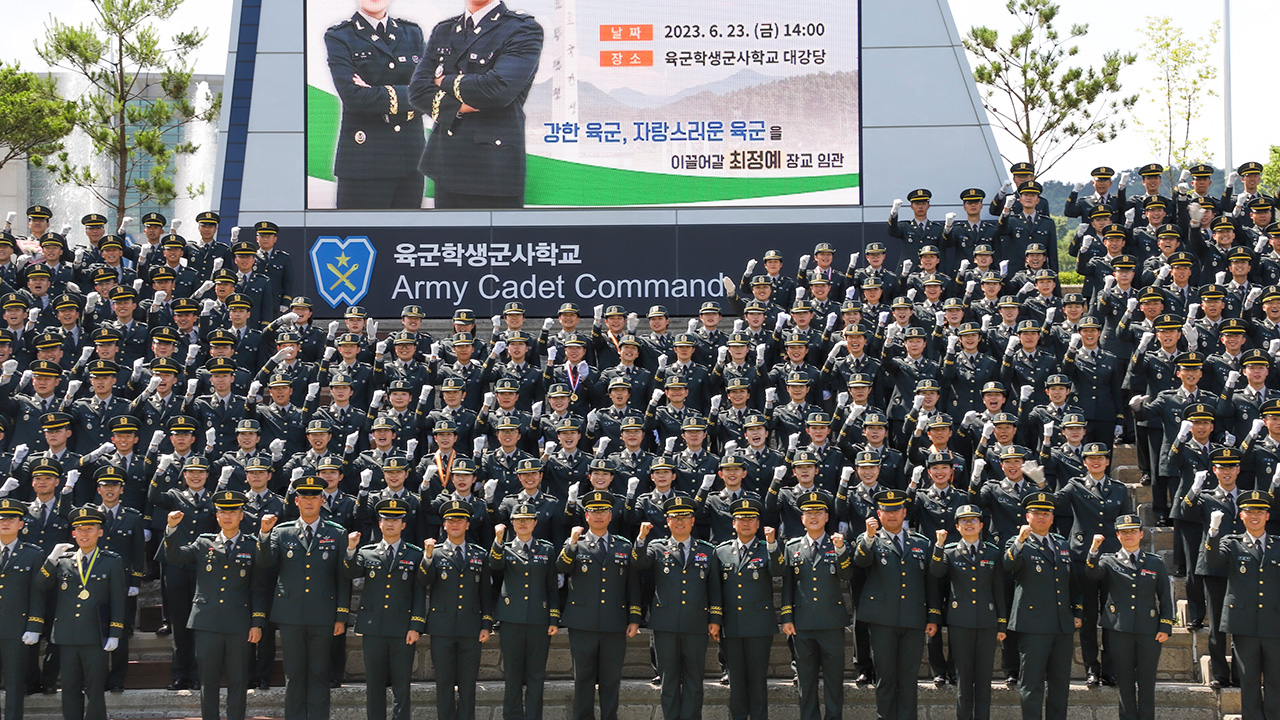 육군 장교 통합임관식 개최‥학사·간부사관 407명 소위 임관