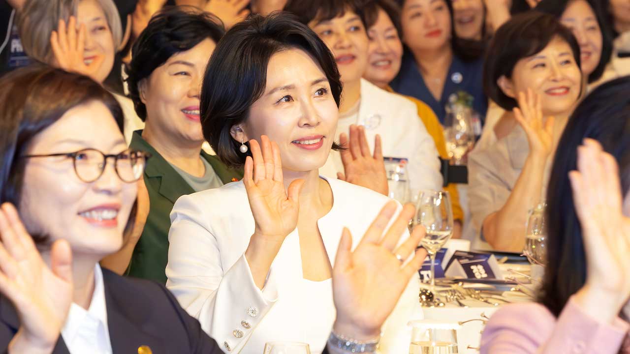 김혜경 여사, 여성 기업인 만나 "위기 극복에 앞장서 달라"