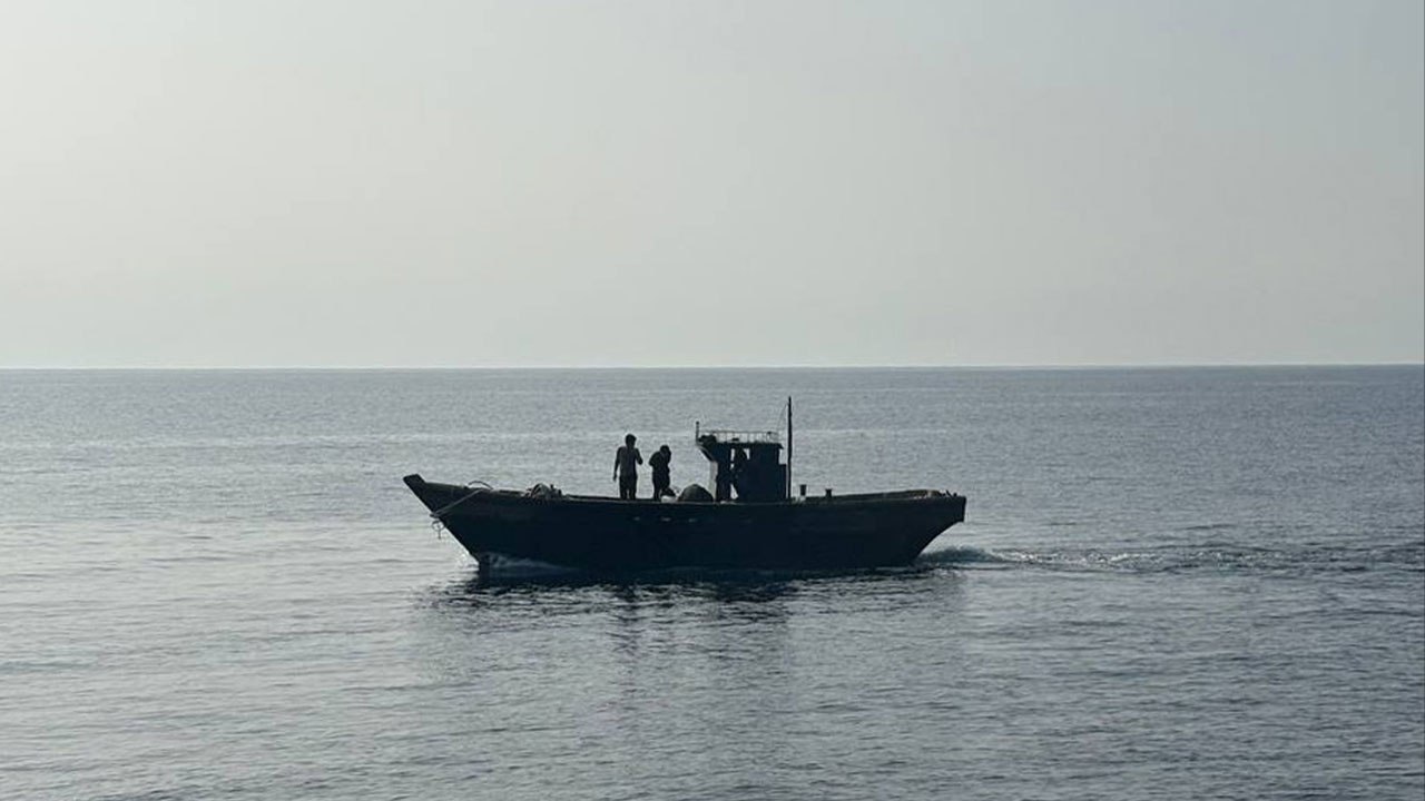 "북으로 송환한 목선, 항구에 무사 도착"‥북한 반응은 없어