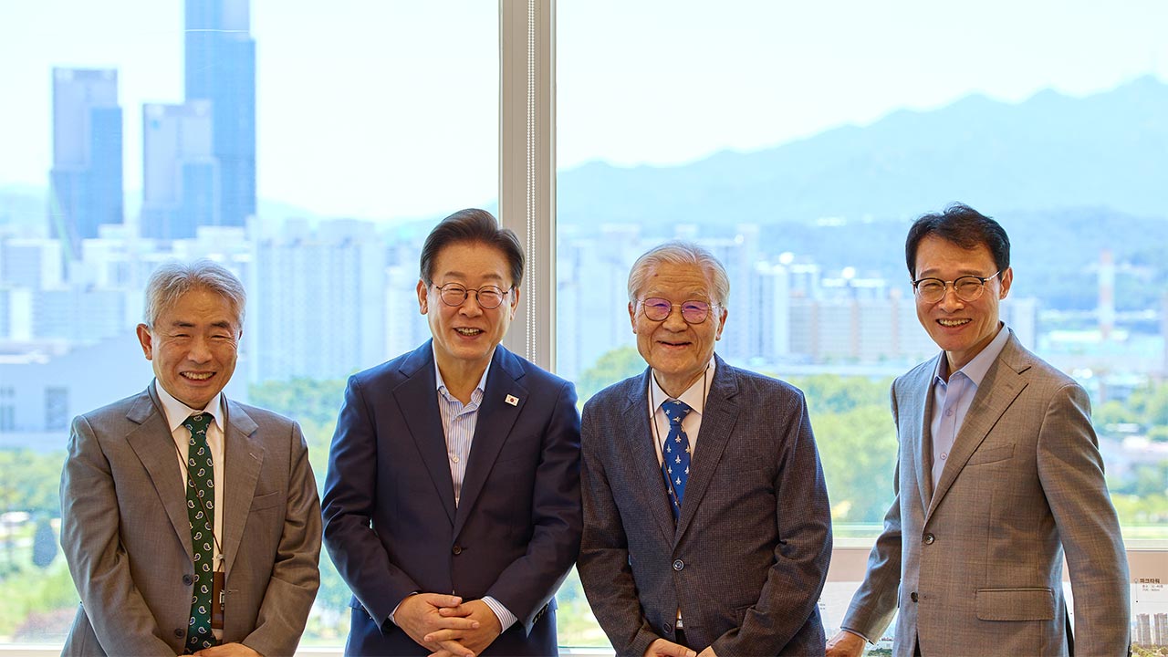 이재명 대통령, 보수 논객 조갑제·정규재와 오찬 "모두의 대통령 될 것"