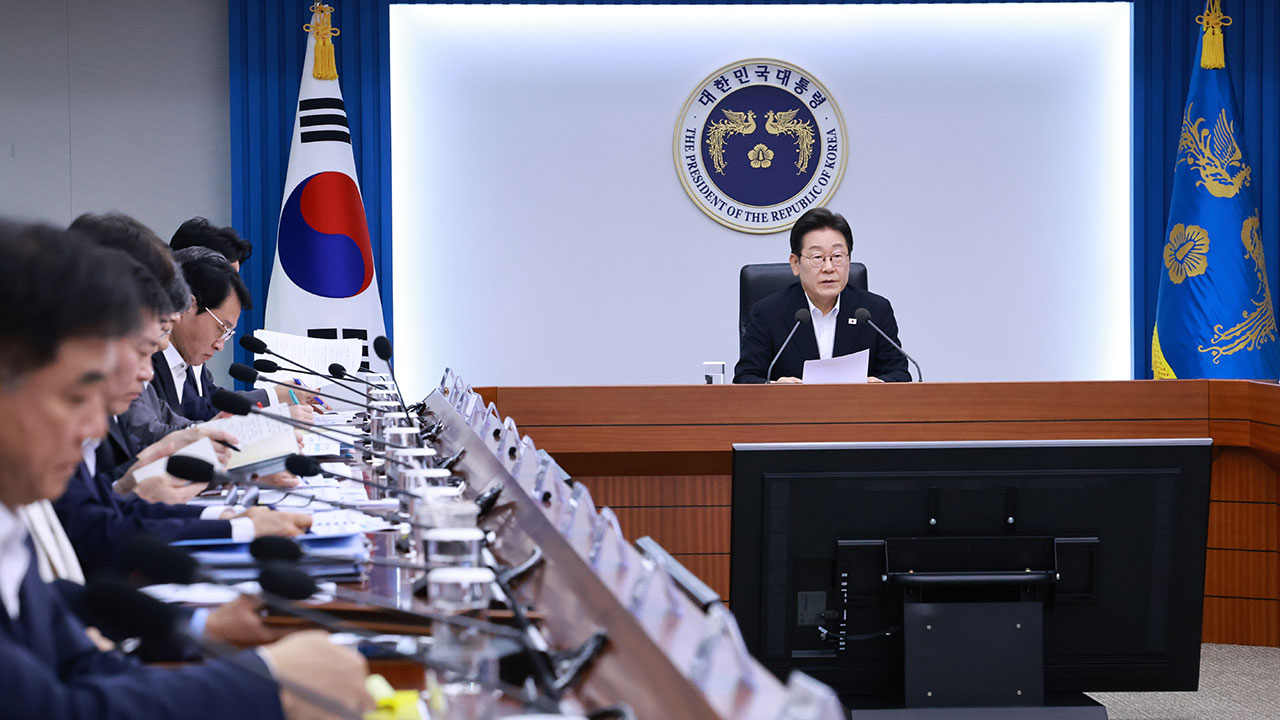 이 대통령, '죽음의 일터' 막기 위한 '근로감독관 300명 증원' 보고 받아