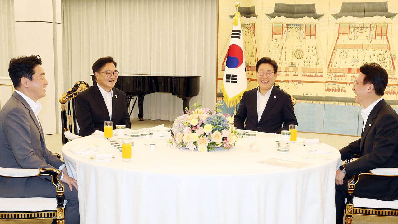 이재명 대통령, 우원식 의장·김민석 총리 관저 초청해 만찬