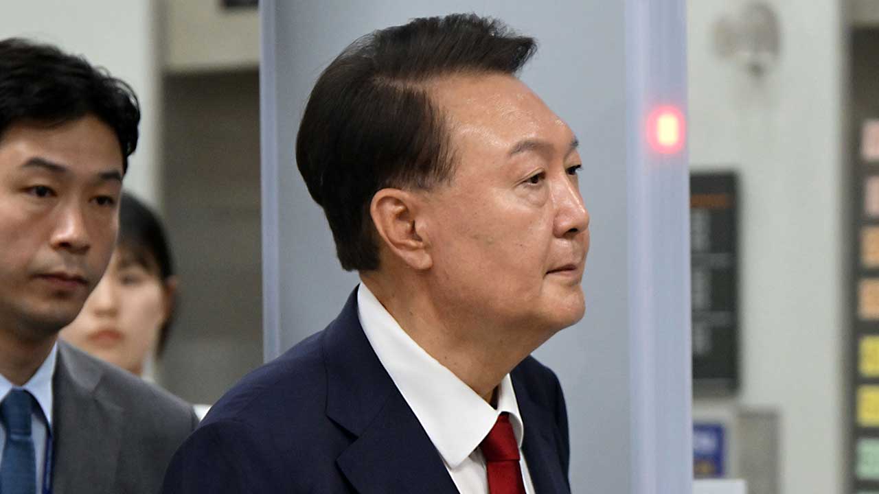 민주, '尹 구속기소'에 "내란 수괴에 더 이상 관용 없어야"