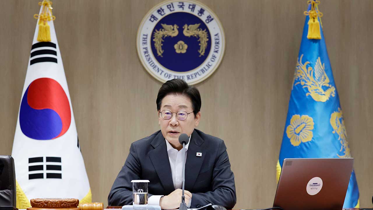 이 대통령, 임명 한달만에 국정상황실장 교체