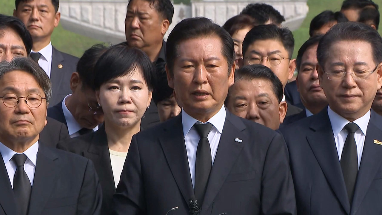 정청래, 5·18 묘지서 "계엄 성공했다면 이 대통령도, 나도 불귀의 객"