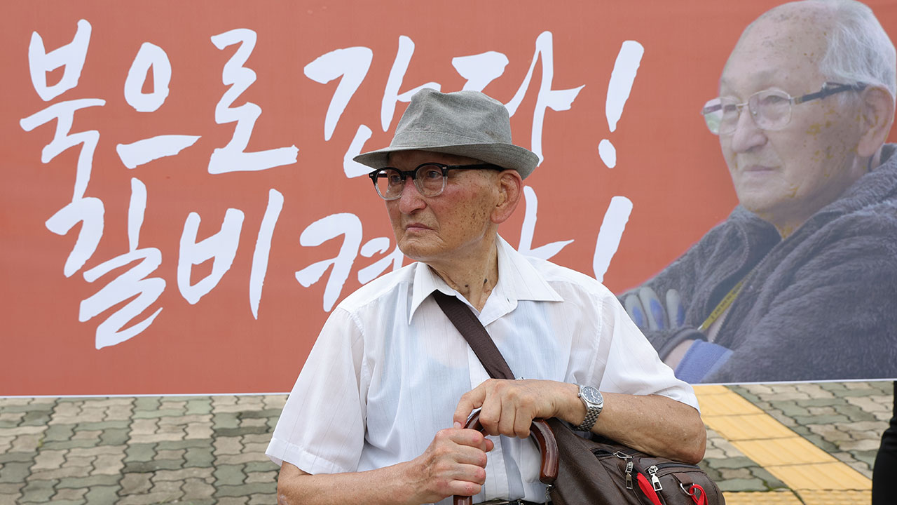 '비전향 장기수' 안학섭, 송환 요구하며 통일대교 진입했다 제지