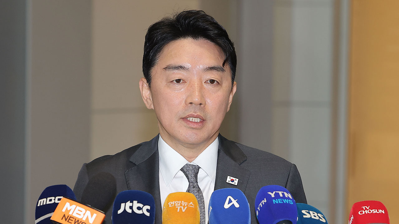 강훈식 비서실장, 방미 위해 출국‥"한 사람 더 만나고 설득할 수 있다면 가야"