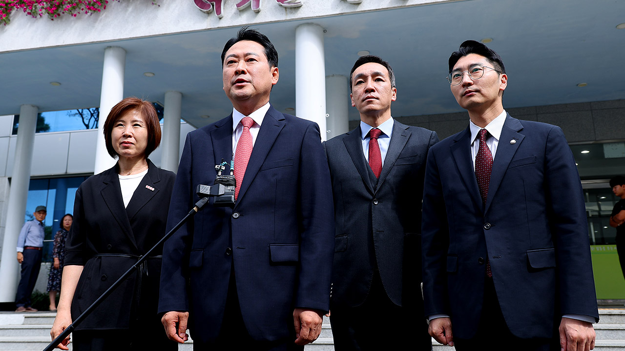 '손현보 목사 교회' 찾은 장동혁‥"손 목사 구속은 종교 탄압"