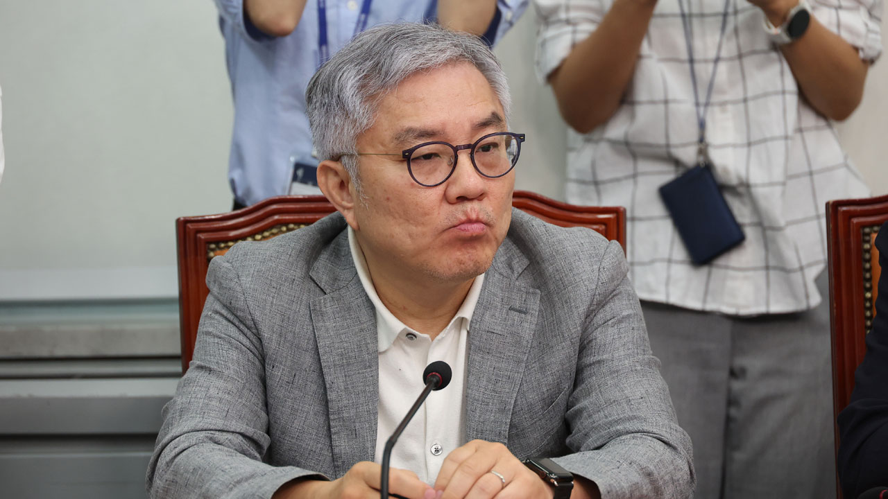 민주당 심판원, '성 비위 2차 가해' 최강욱에 당원자격정지 1년 의결