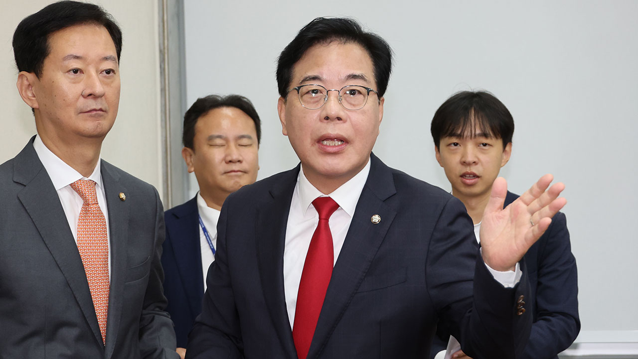 '노상원 수첩 망언' 송언석 "유감이지만, 전체 상황 형평성 있게 봐야"