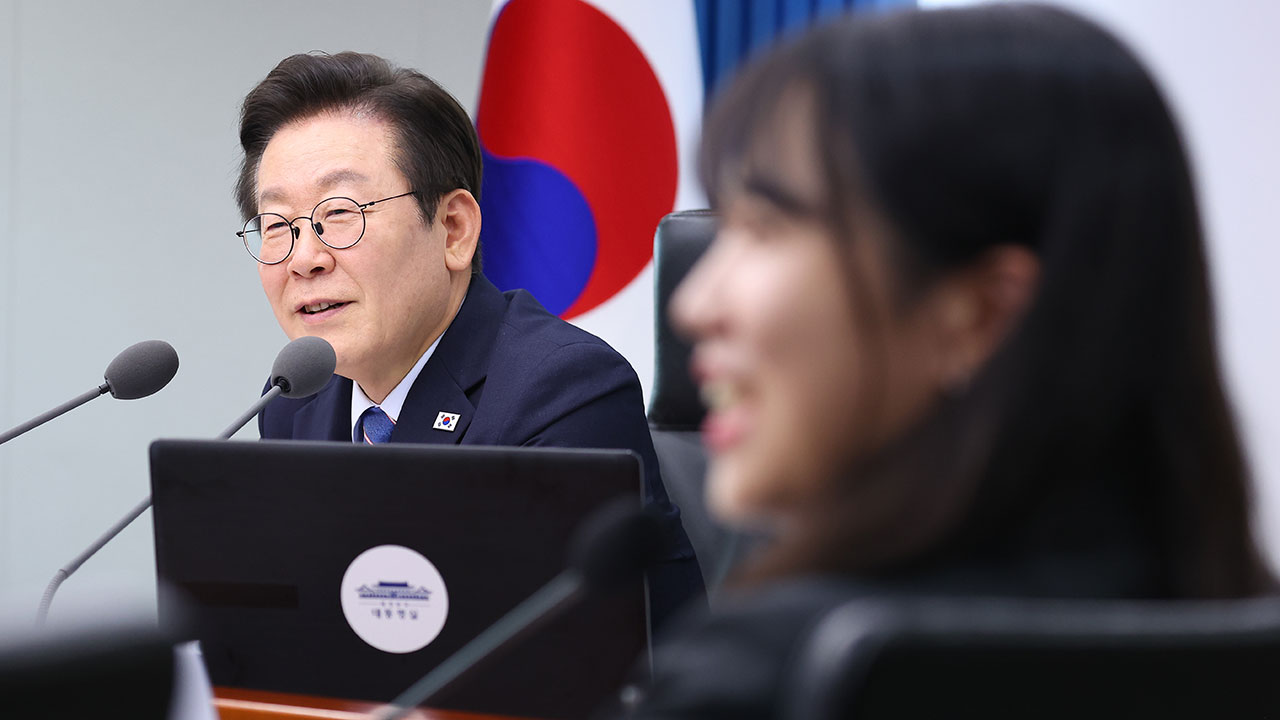 이 대통령 "청년 여성과 남성, 대화할 수 있는 공론장 필요한 것 아닌가"