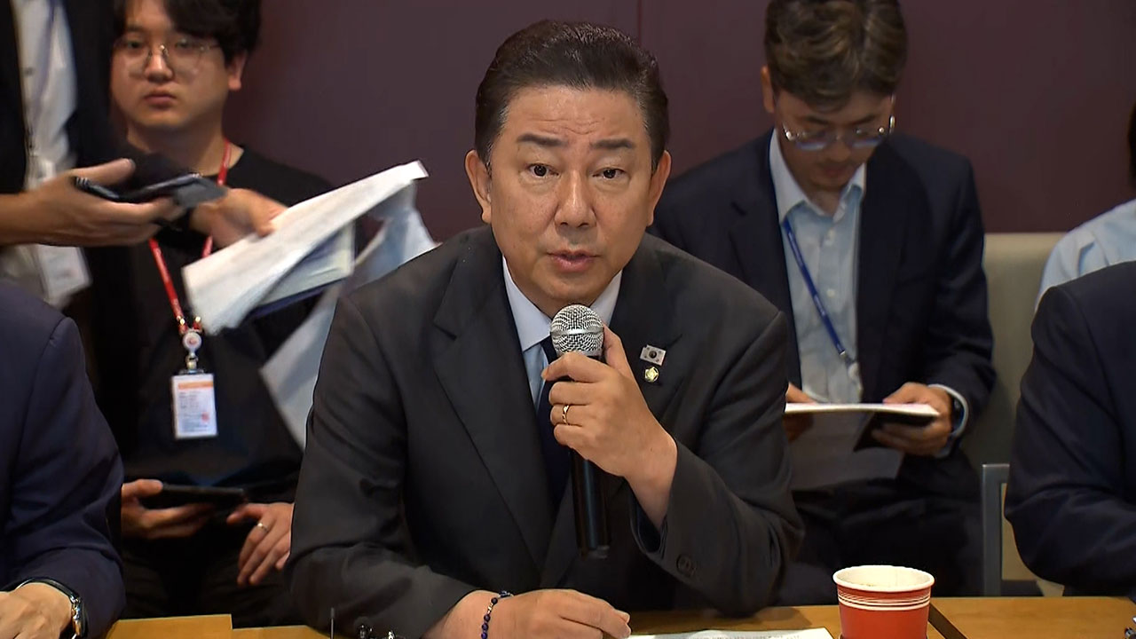 민주당 "MBK 김병주, 매수자 결정 전 홈플러스 폐점 않기로 약속"