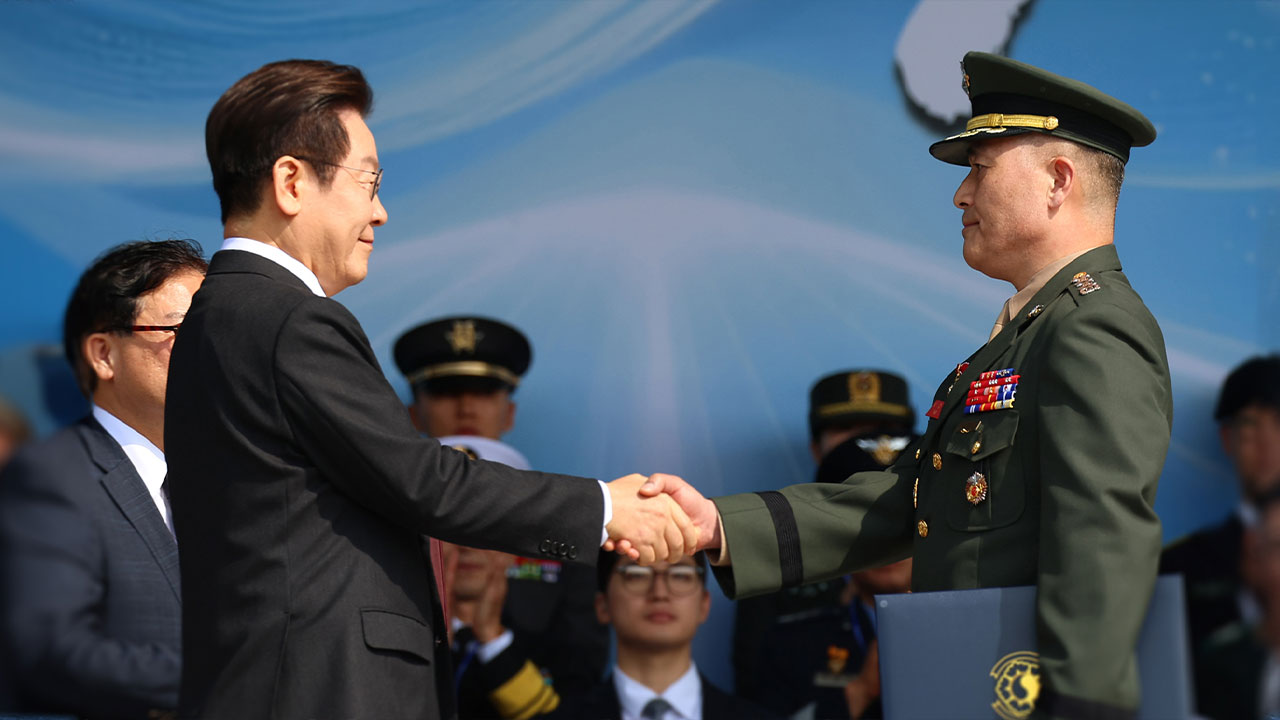 '헌법 가치 수호 유공자' 15명 공적 공개‥충돌 막고 사과한 군인도