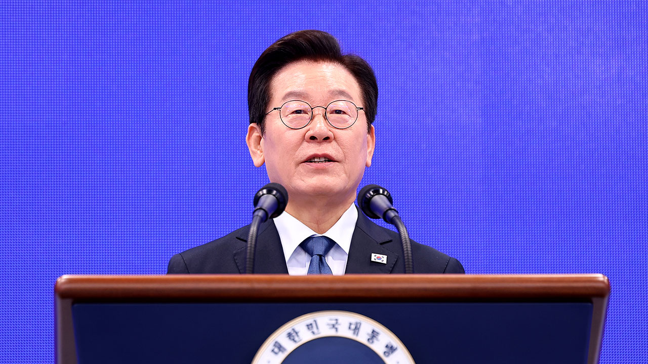 이 대통령, "친위쿠데타 가담한 불명예 씻어내고 '민주 경찰'로 거듭나야"