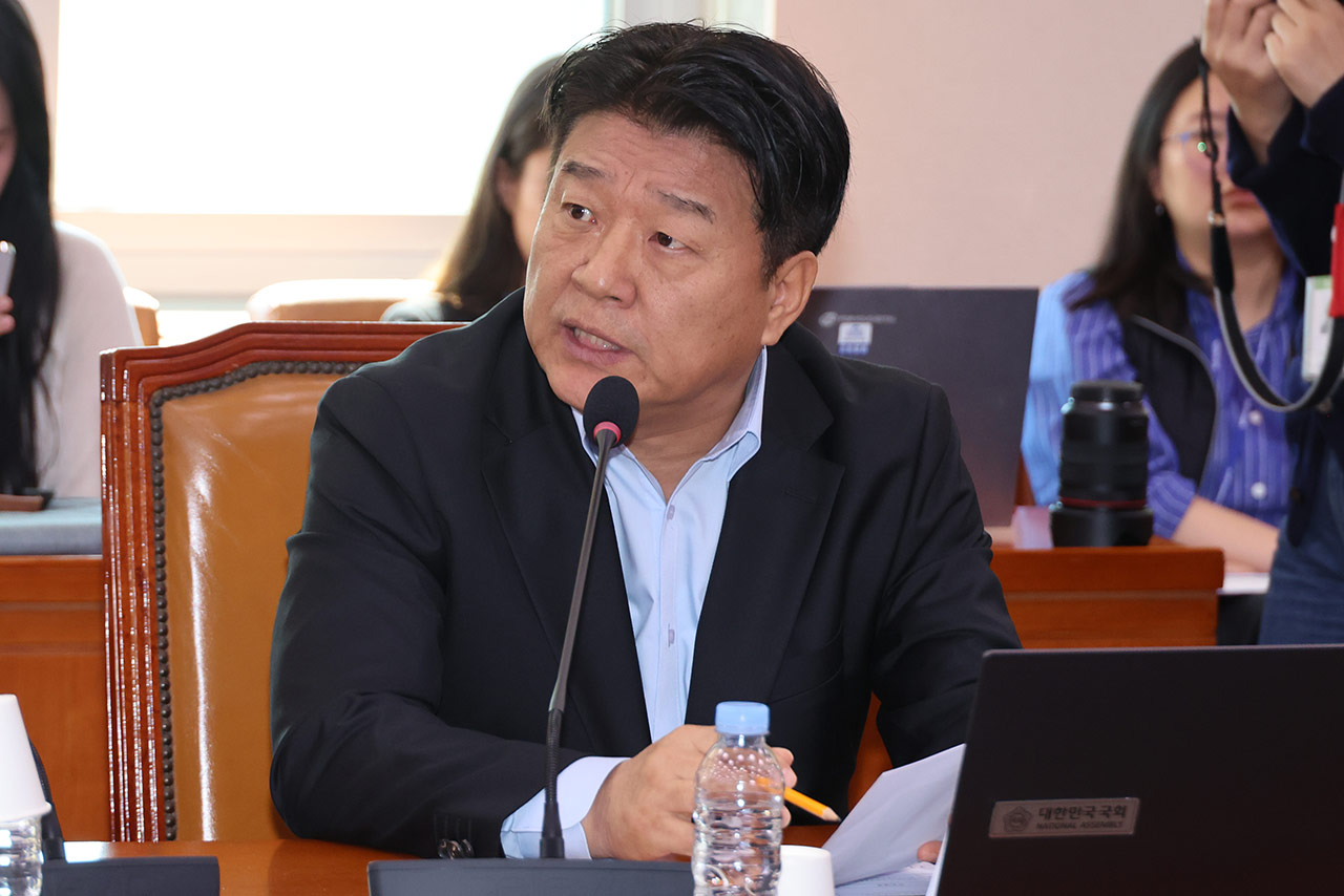 與 문체위 "김건희, 경복궁 '용상'에 왜 앉았냐‥왕 꿈꿨나"