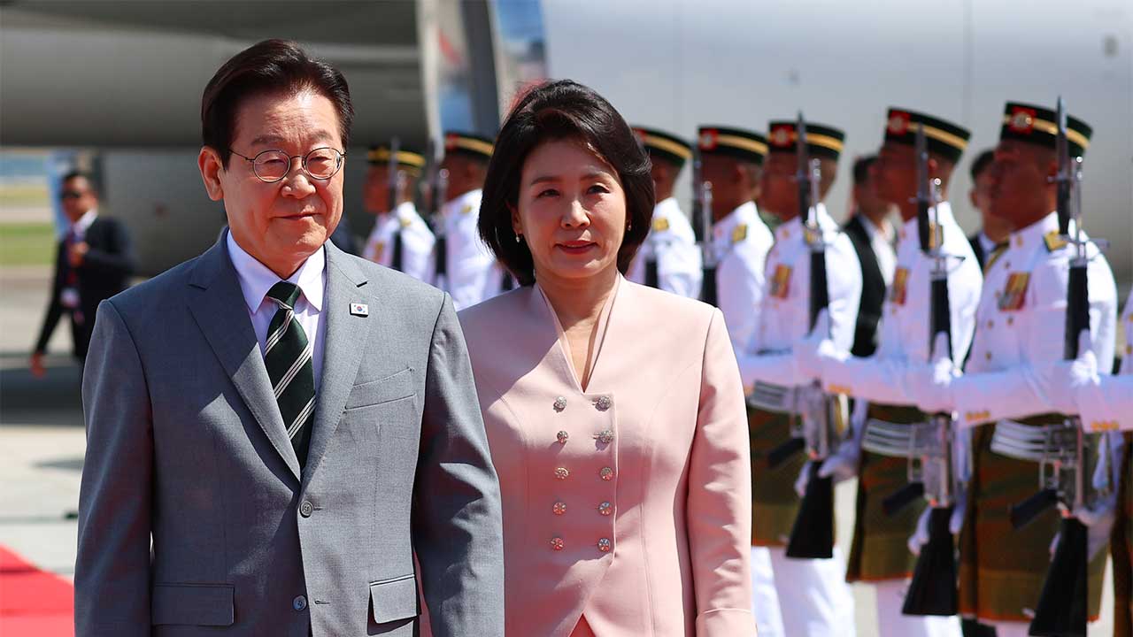 이 대통령, 말레이시아 도착‥1박 2일간 아세안 정상회의 일정 돌입