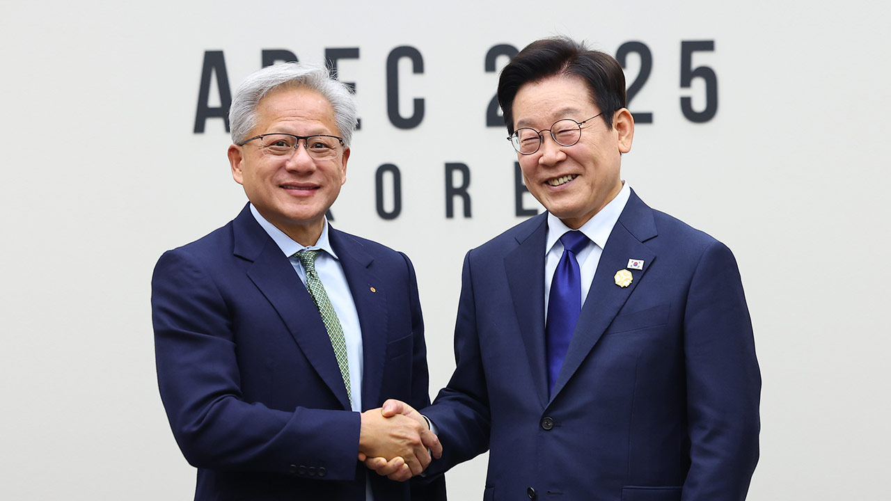 이 대통령, 젠슨 황 접견‥"엔비디아도 동참해 AI 허브 만들자"