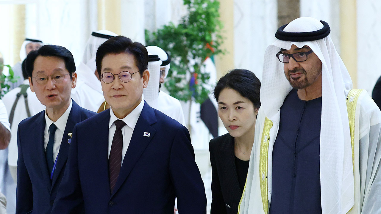 이 대통령, 한-UAE 경제 행사서 "에너지·방산·AI 협력으로 최강국 모멘텀 확보"