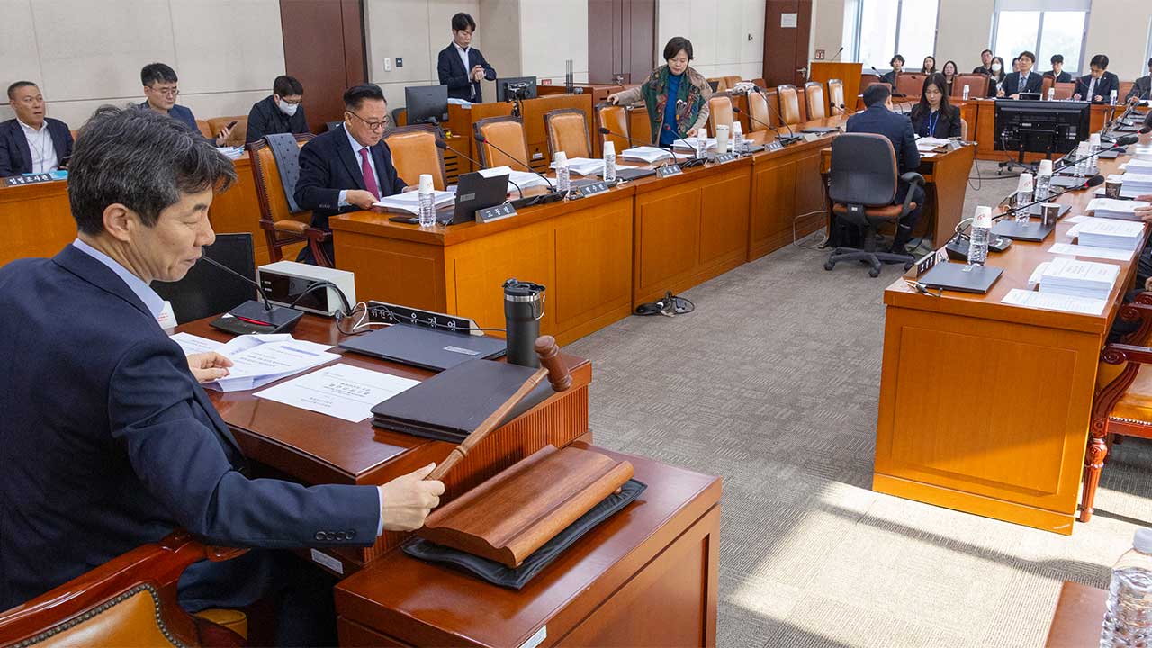 국회 행안소위, '정당 현수막 규제' 옥외광고물법 여당 주도 의결