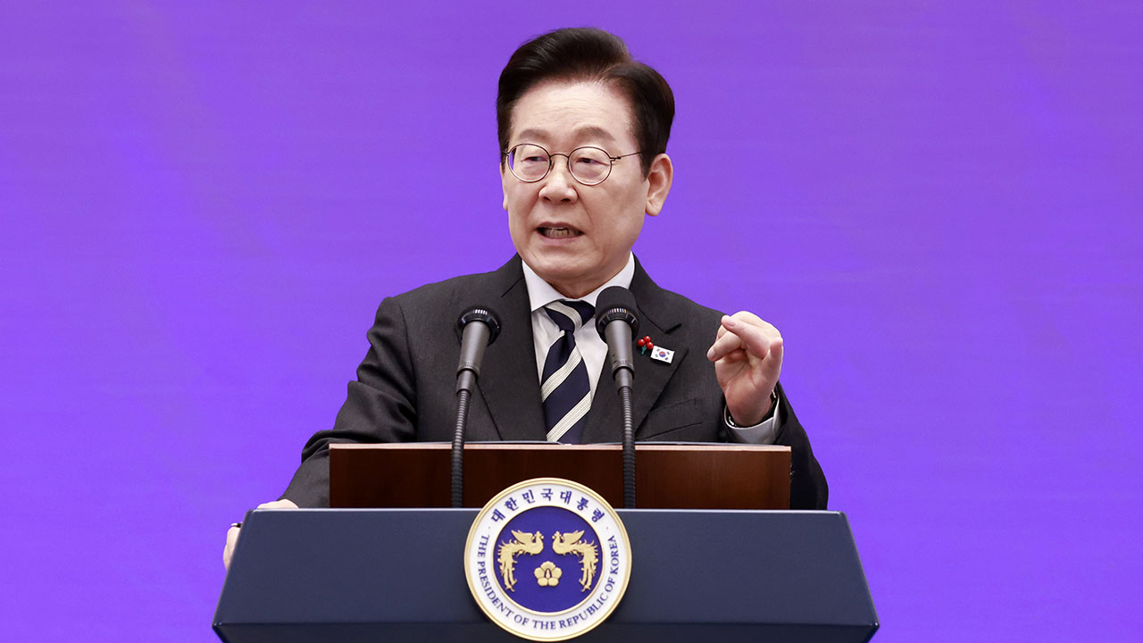 이 대통령 "한일 과거사‥다른 영역까지 포기할 필요는 없어"