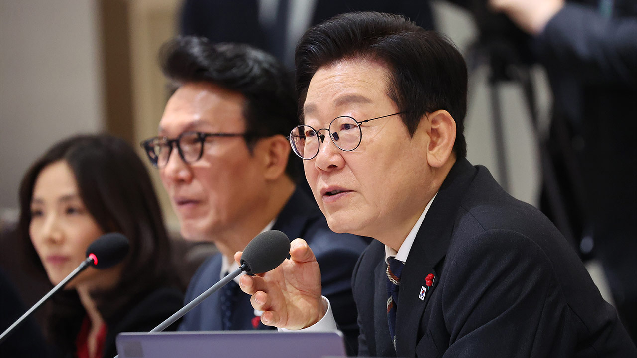 이 대통령 "종교단체도 헌법·법률 위반 행위시 해산시켜야"