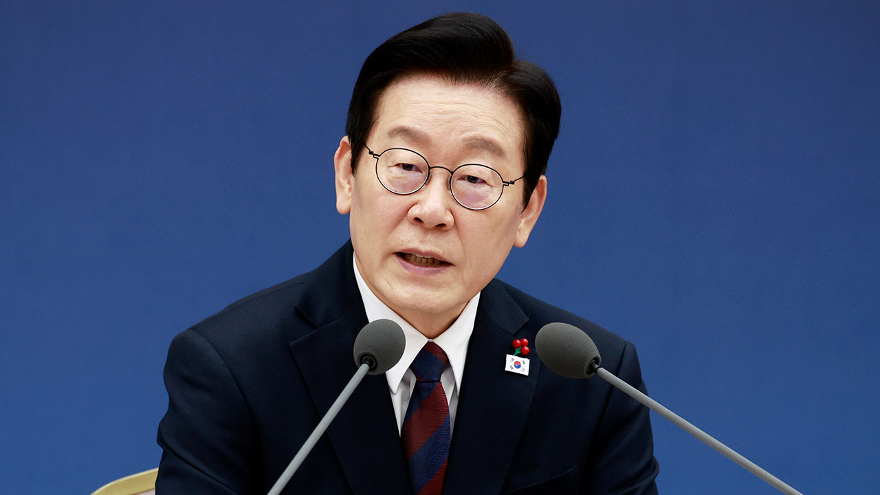 이 대통령 "회사 망하길 바라는 노동자 없다‥권익개선은 경제발전 장애 아냐"