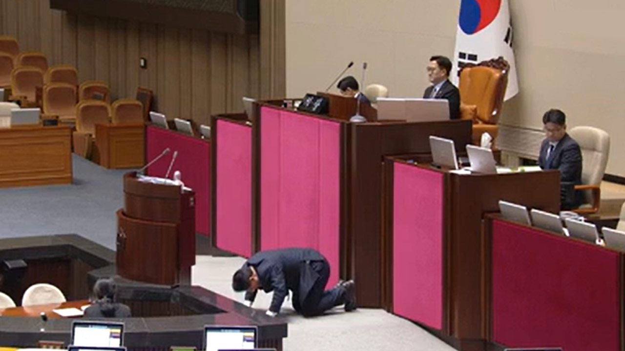 송석준 새벽 필버 도중 '큰절'‥"있어선 안 되는 비상계엄 사죄"