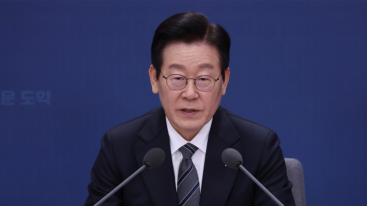 이 대통령, '인유두종바이러스 백신' 업무보고 오류 정정‥"만 12세부터 무료 접종"