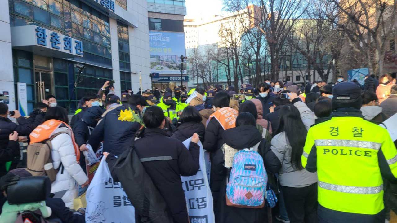 전장연 "서울대병원, 장애인 진료 접근 외면‥돈벌이에만 혈안"