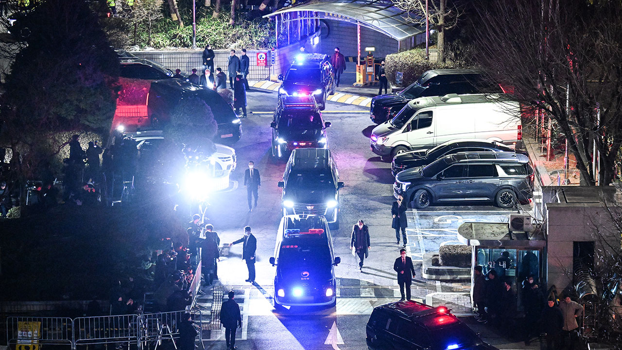 윤 대통령 탑승 호송차, 서울구치소 도착