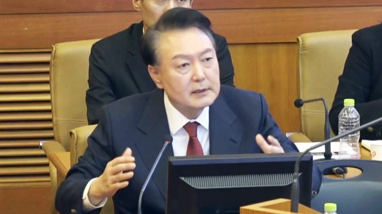 尹 "호수 위 빠진 달그림자 쫓는 느낌"‥공소사실 부인