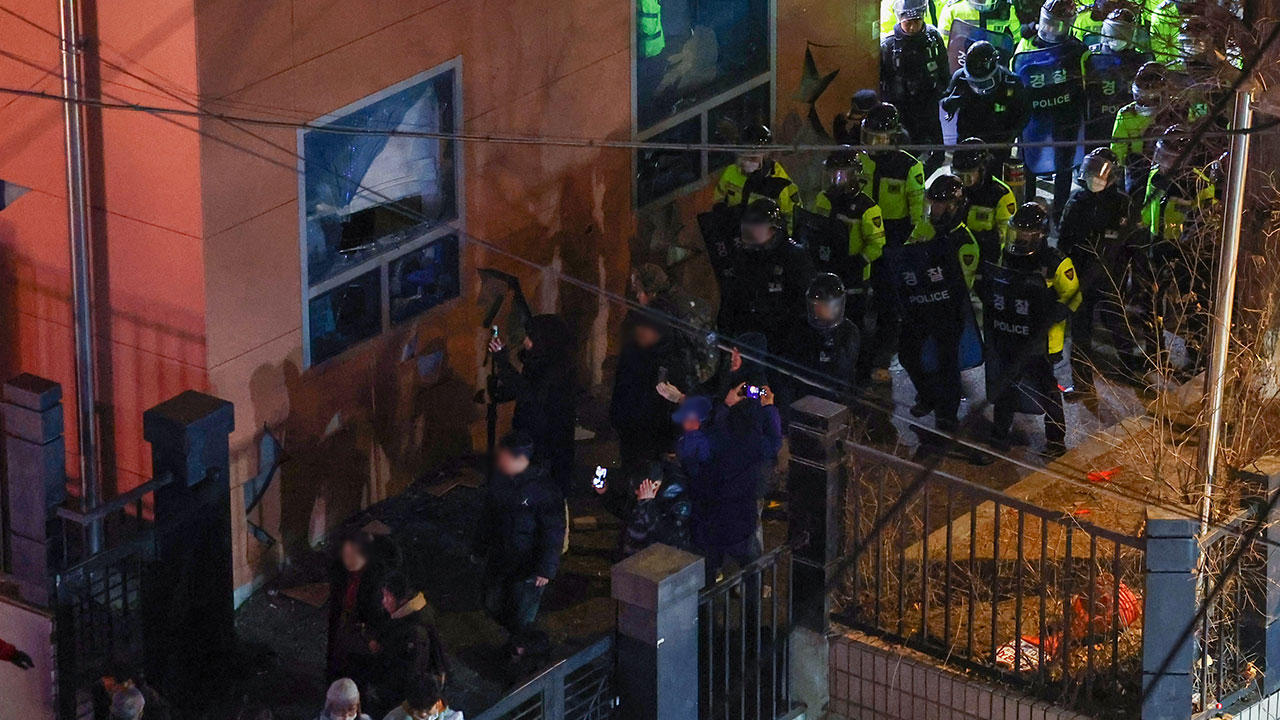 서부지법 불법 침입생중계한 유튜버 구속영장 기각