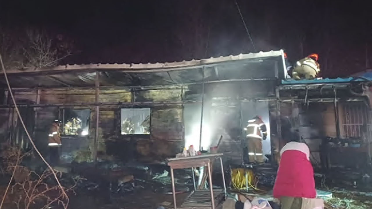 충북 괴산 컨테이너 주택 화재전기장판 발화 추정