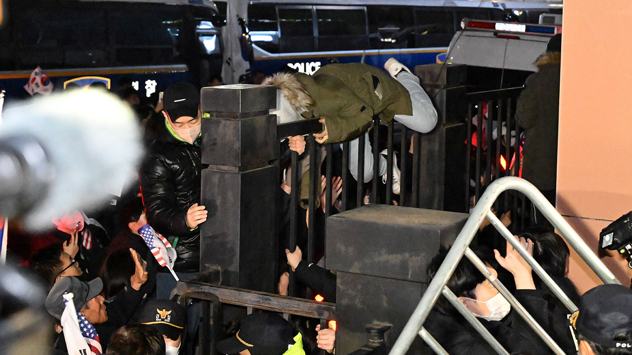 경찰, "헌재 불태우면 된다" 글 쓴 30대 구속영장 신청