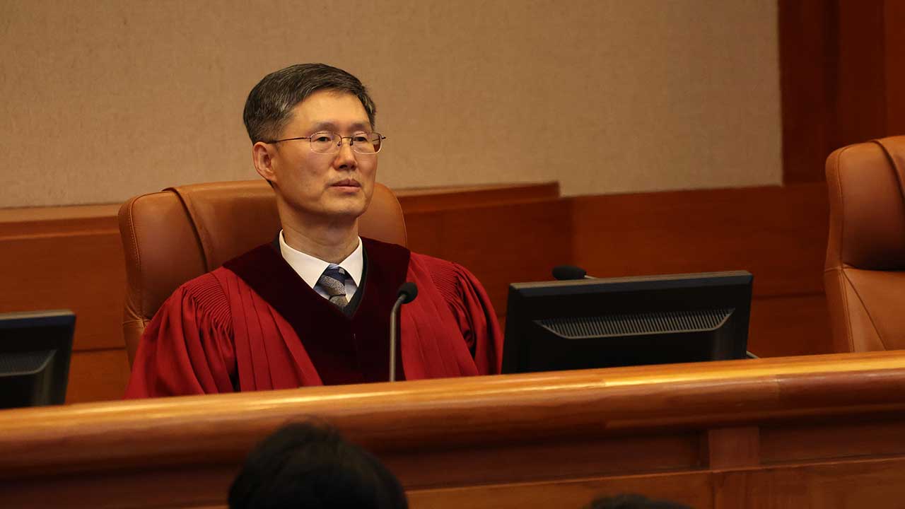 경찰, 헌재 문형배 '동창카페·문자협박' 논란 수사 착수