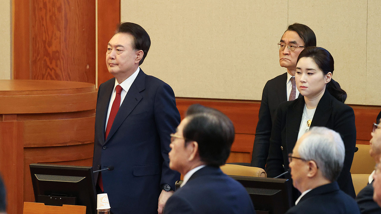 尹 측 "헌재가 법률 어겨 재판 진행‥중대결심 할 수도"