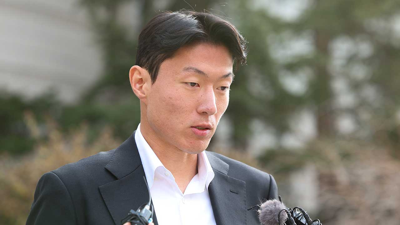 불법촬영 혐의 황의조, 1심서 징역형 집행유예‥"팬들에게 죄송"