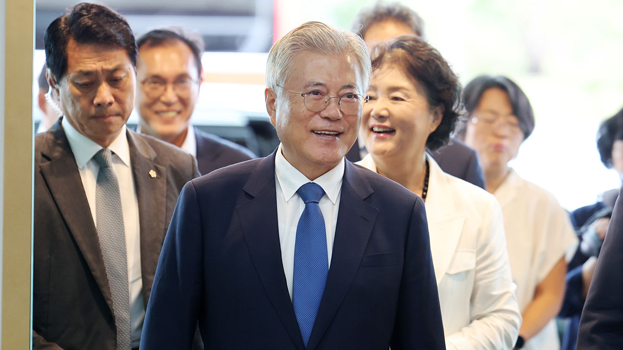 검찰, '사위 특혜채용' 의혹 문재인 전 대통령 출석 요구