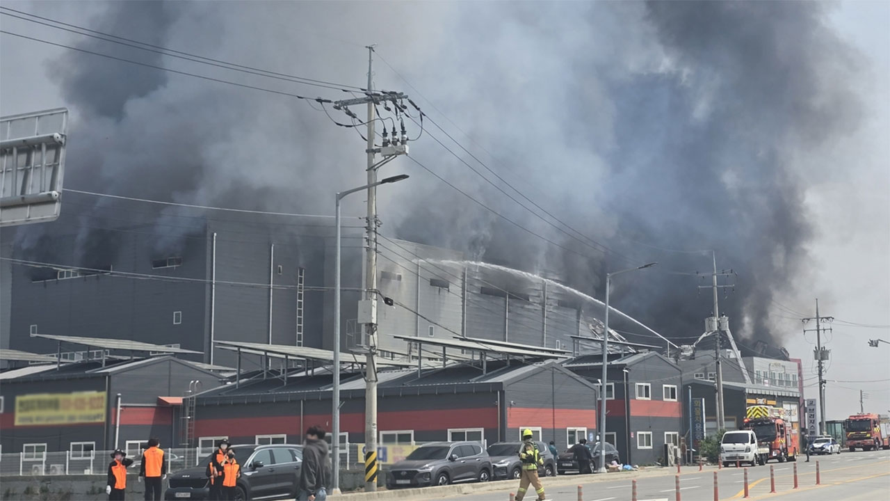 이천 대형 물류센터 화재로 178명 대피‥건물 3층서 발화 추정
