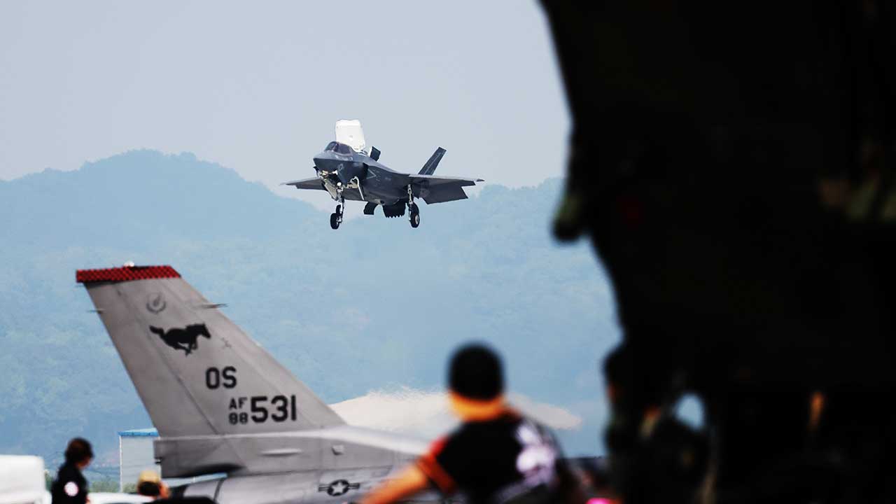 '출입 제한' 에어쇼에서 전투기 불법 촬영‥대만인 구속 송치