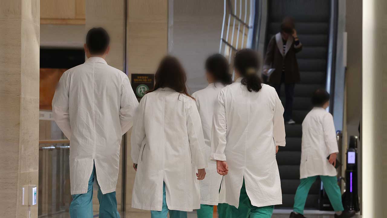 사직 인턴 복귀하면 수련 3개월 단축 허용‥내년 레지던트 승급 가능