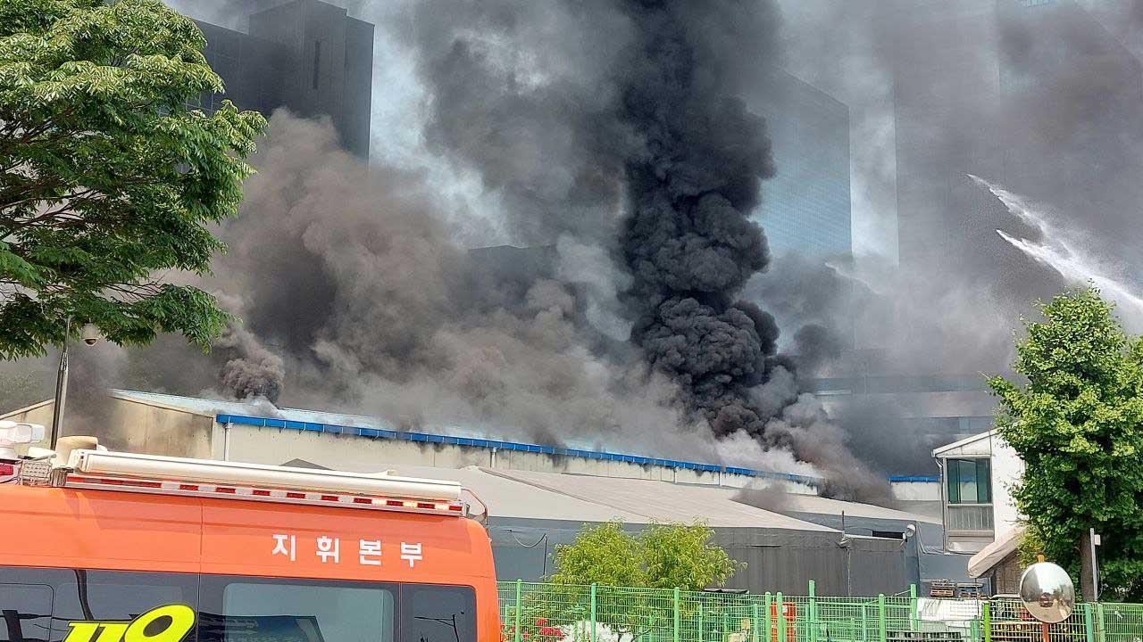 화성 PVC 시트 제조 공장 화재‥인명 피해 없어