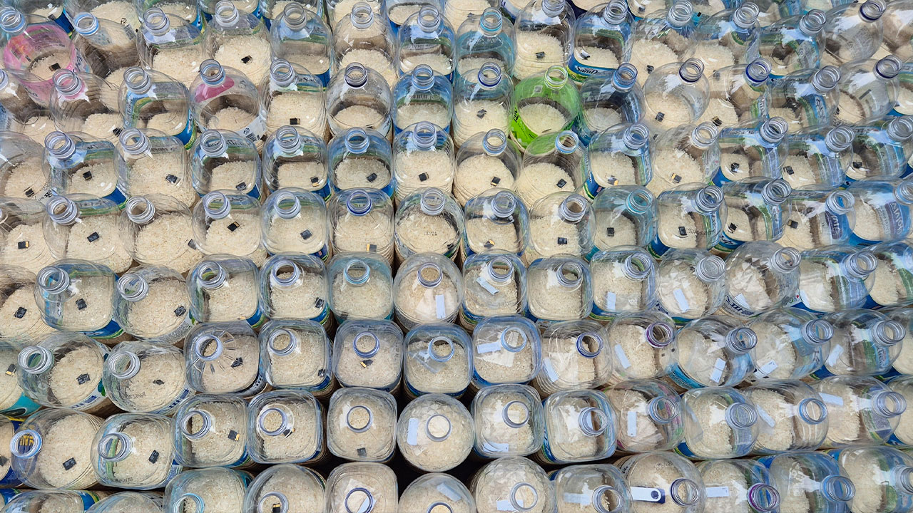 강화도에서 페트병 1천여 개 살포 시도한 미국인 6명 체포