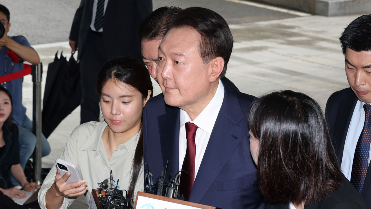 윤 전 대통령, 특검 출석 15시간만에 귀가