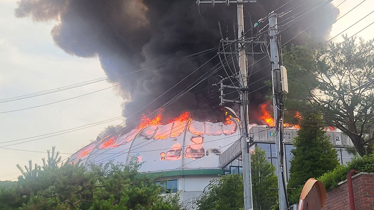 경기 구리 교회 불 3시간 20분 만에 진화‥교인 1백여 명 대피