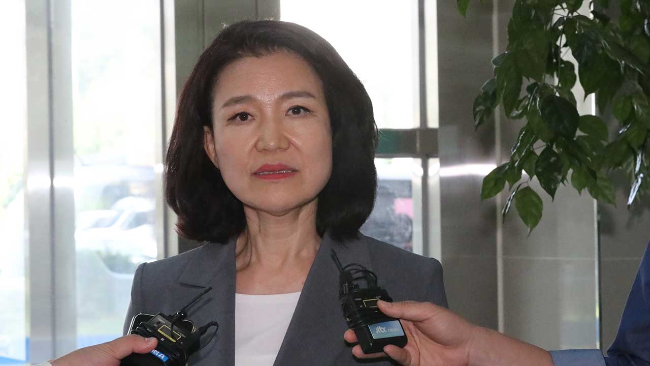 '법카로 빵 구매' 이진숙 경찰 출석‥"날 손보려 하나" 격앙