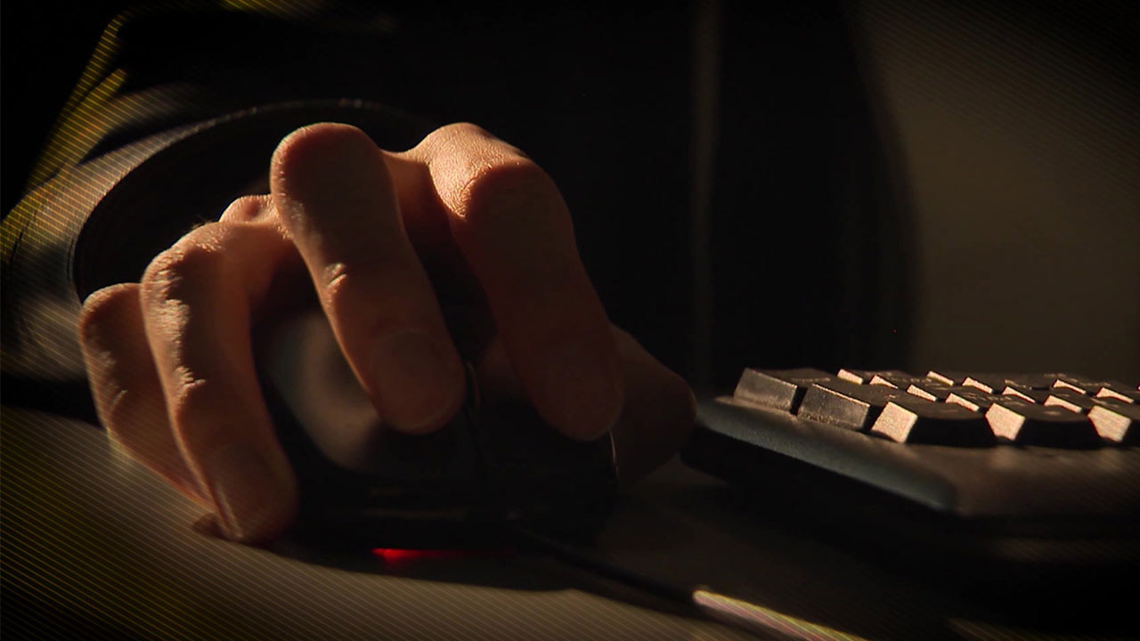 '이재명 살인 청부 글' 대학생 송치‥'선거법 위반' 추가 적용