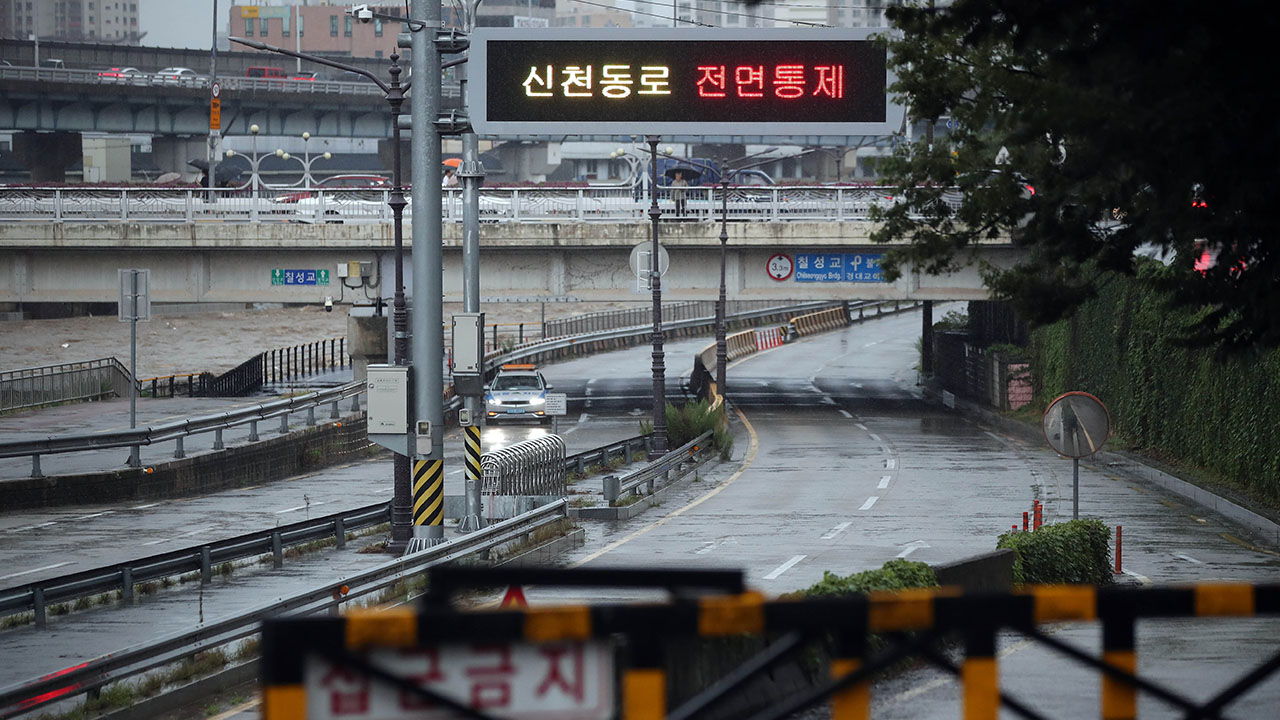 코레일 "남부지방 극한 호우로 경부선·경전선 일부 구간 추가 운행 중지"